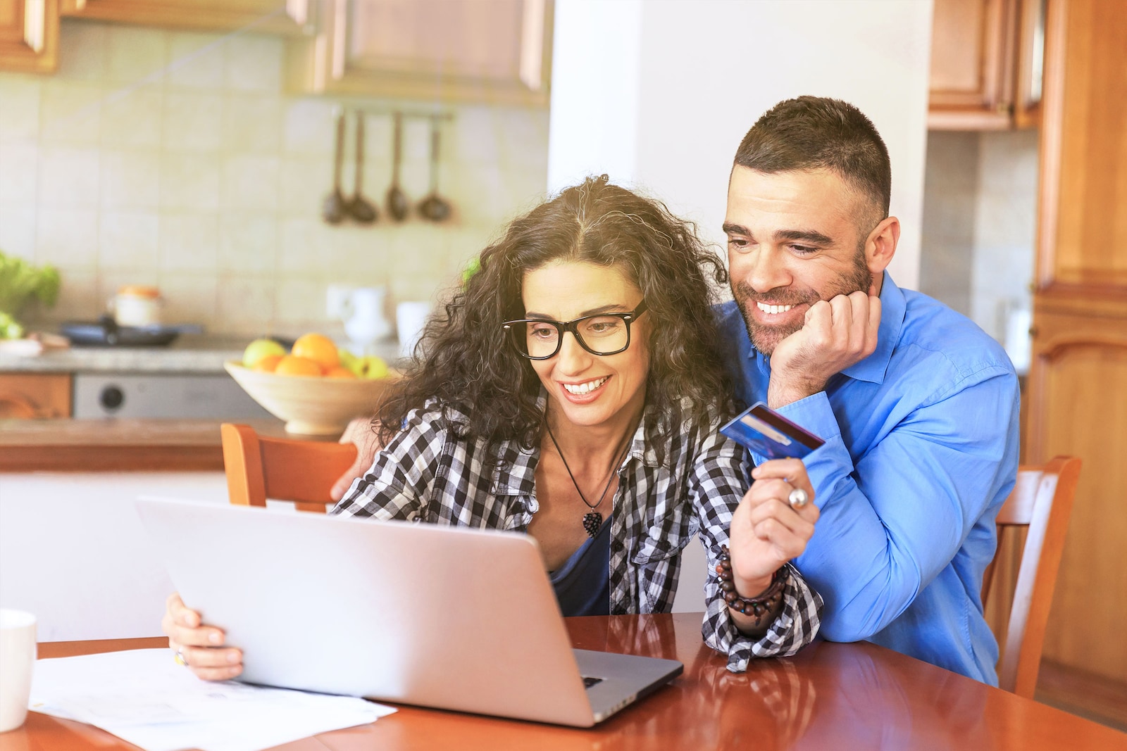 pareja pajando online