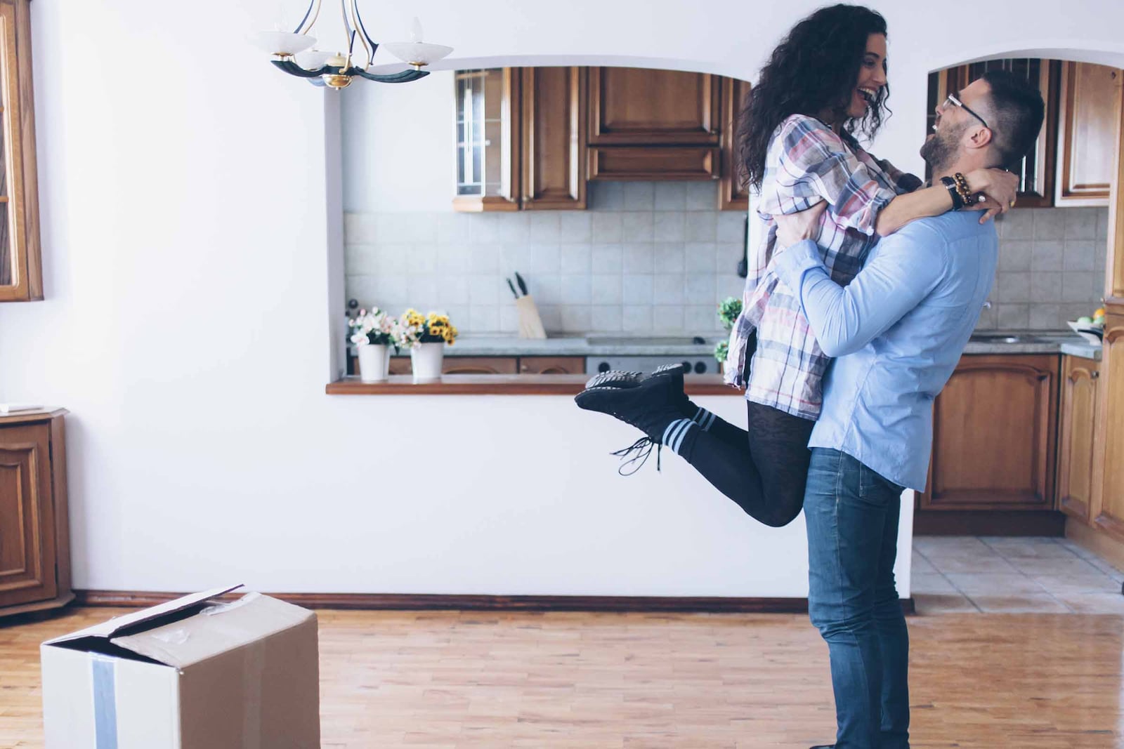 ¿Cuáles son los gastos iniciales en una casa?