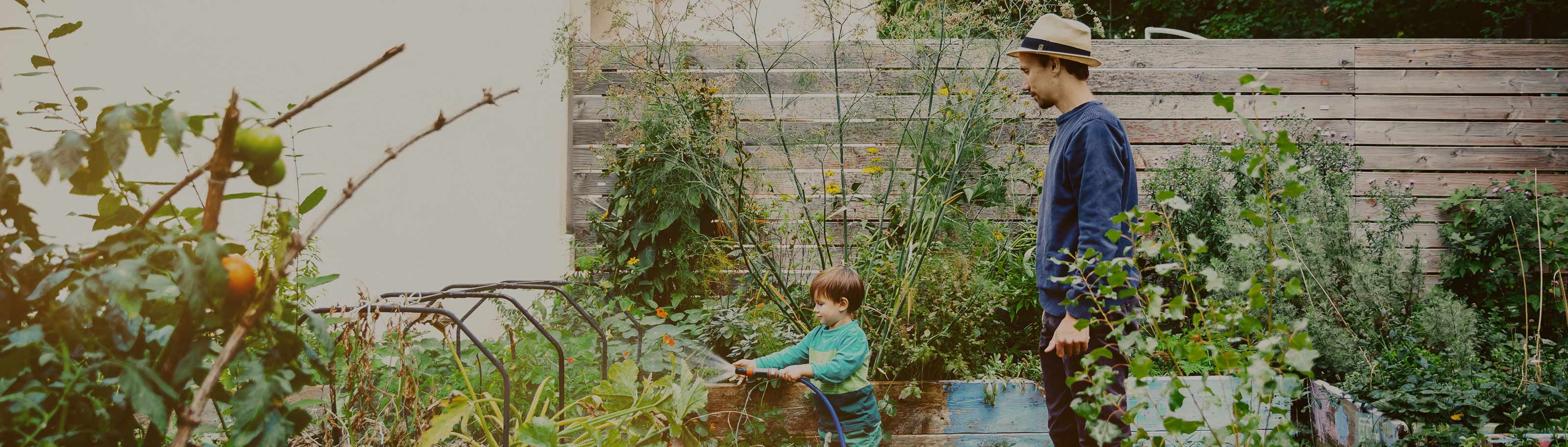 Huerto urbano: ahorro en casa y diversión para niños