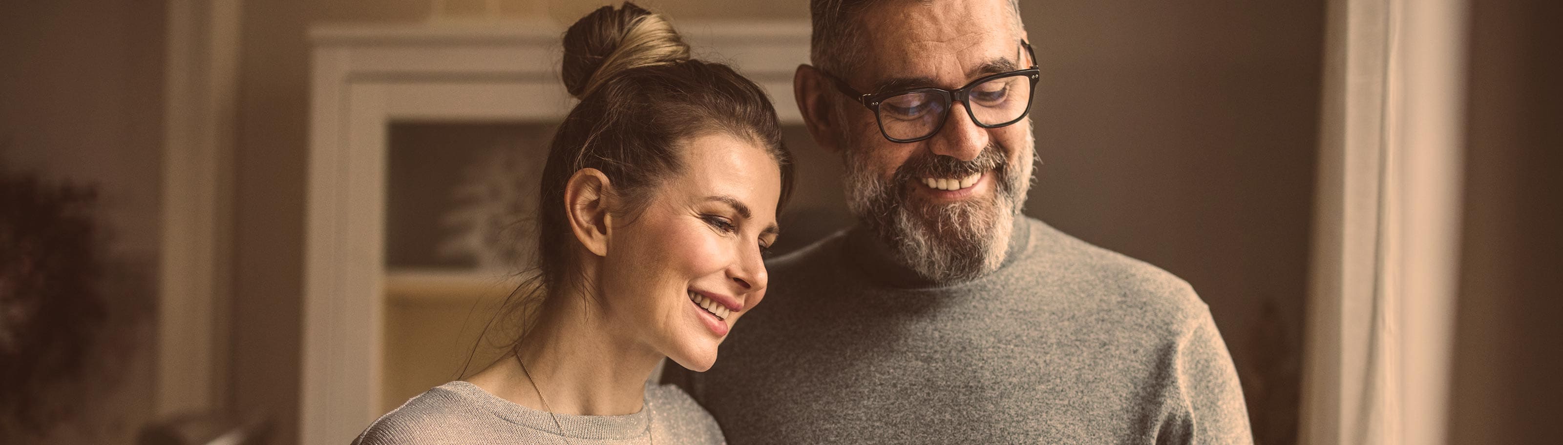 Pareja consultando cuenta