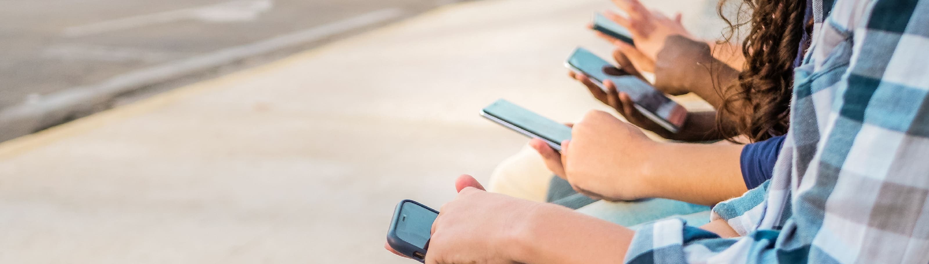 Redes sociales y salud financiera de los jóvenes