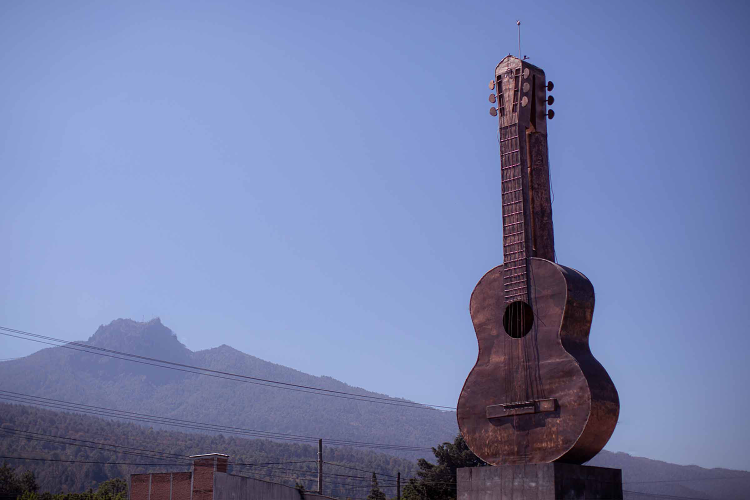 La guitarra Monumental