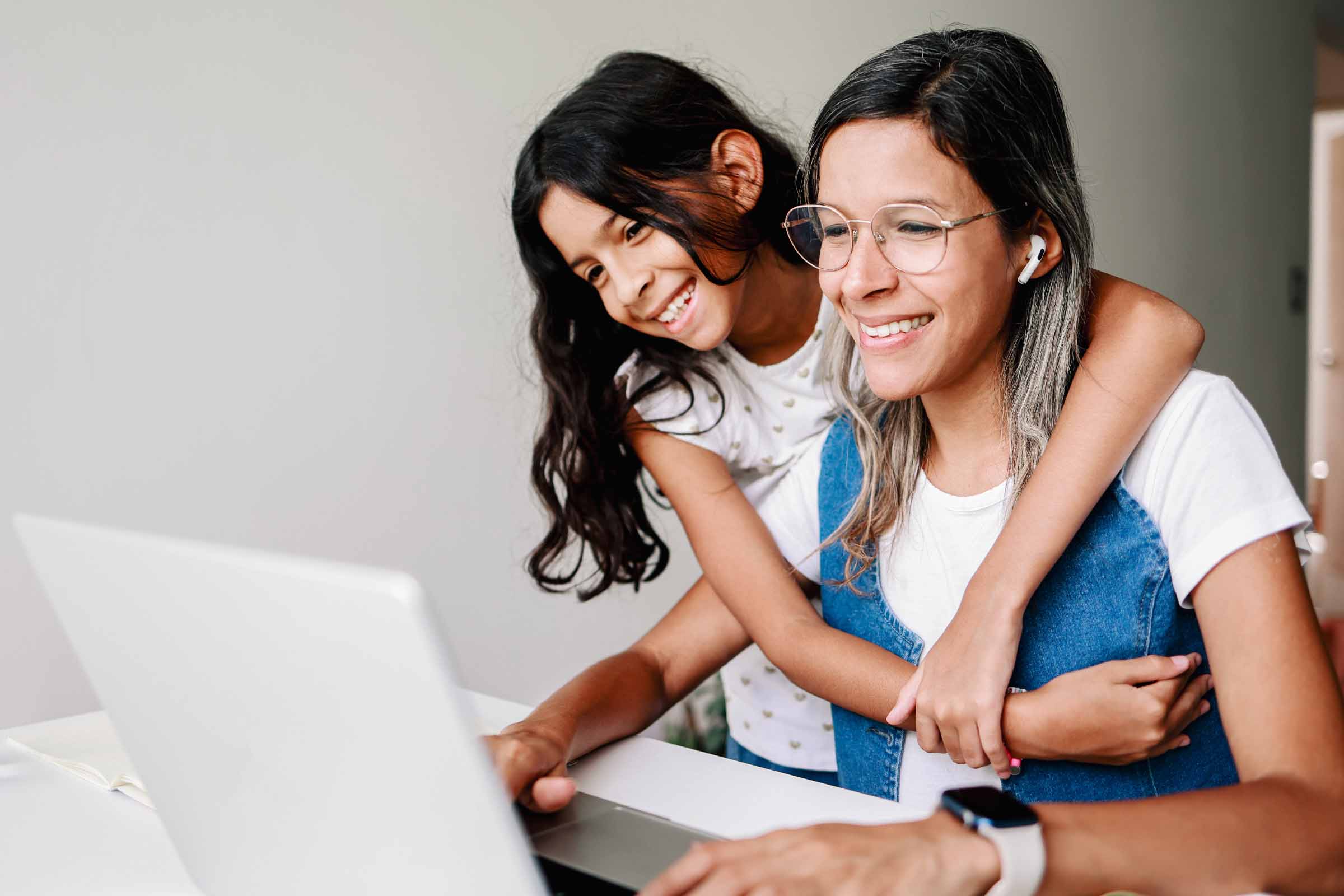 Madre e hija salud financiera