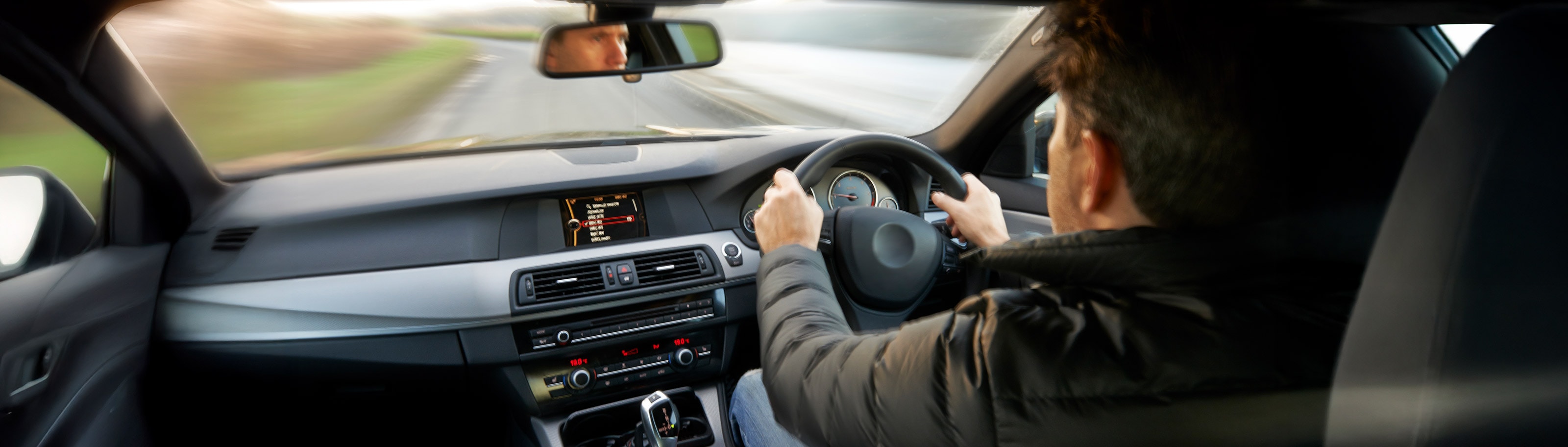 Compara seguros de auto desde WhatsApp