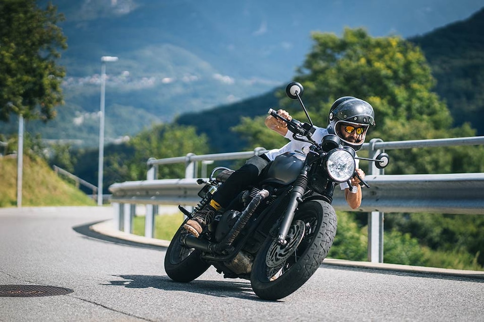 seguro moto evento salon internacional