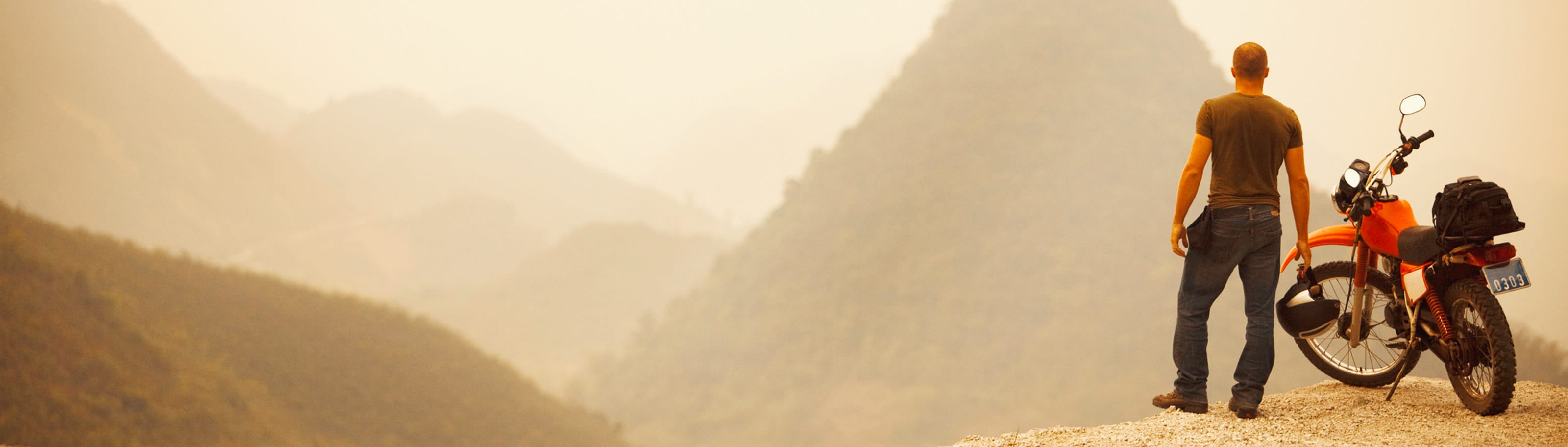 cómo manejar moto en lluvia