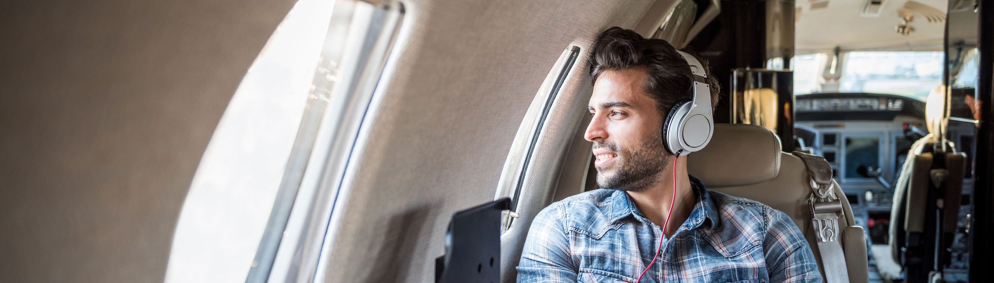 ¿Cuándo comprar boletos de avión baratos y qué papel juega tu tarjeta?