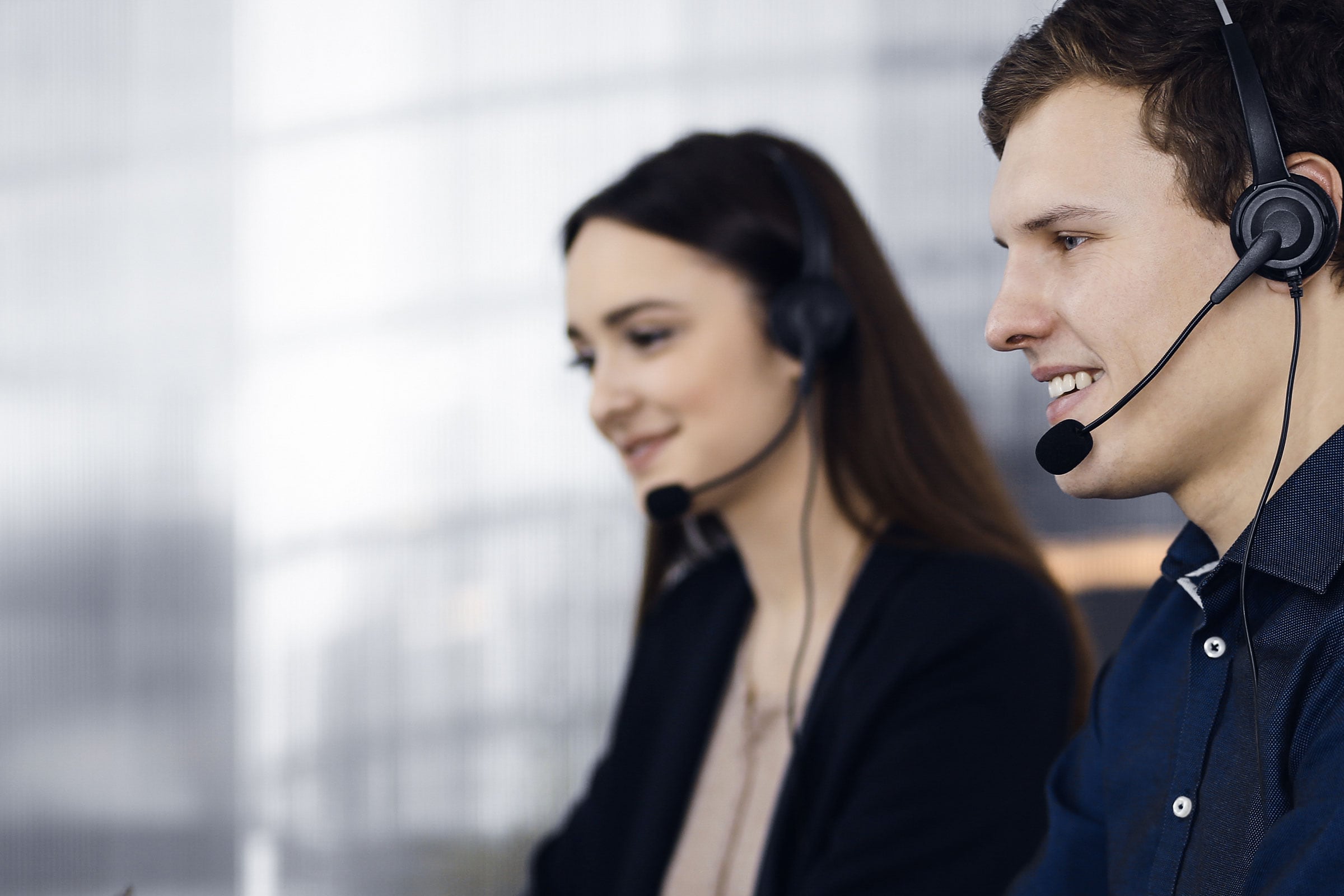 Agentes de atención a clientes de la línea BBVA