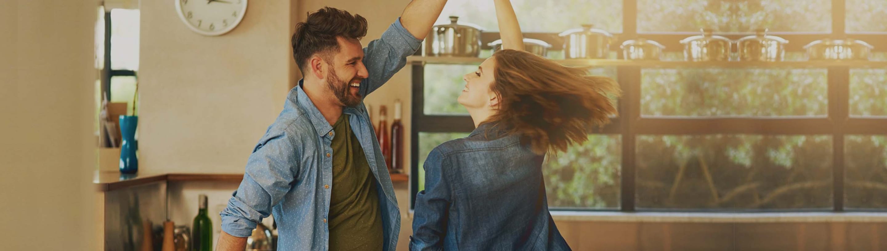 familia-cocinando-galletas-cocina-niño-padre-padre-marquee